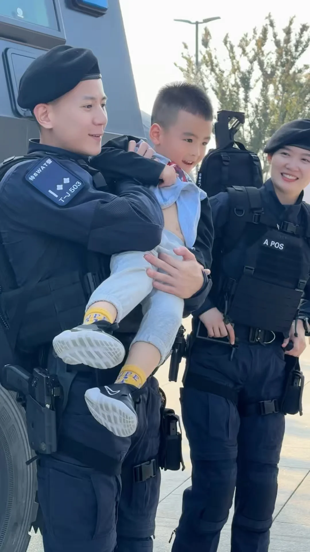 #特警暖心瞬间 #嘉兴 #现场实拍