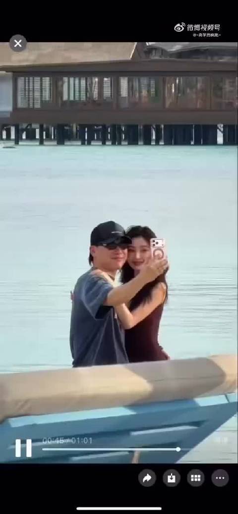 胡彦斌和易梦玲是谈过甜甜的恋爱的吧？当时能吻这么久也是热恋期了。现在热搜是啥问题？是分手了？还是复合