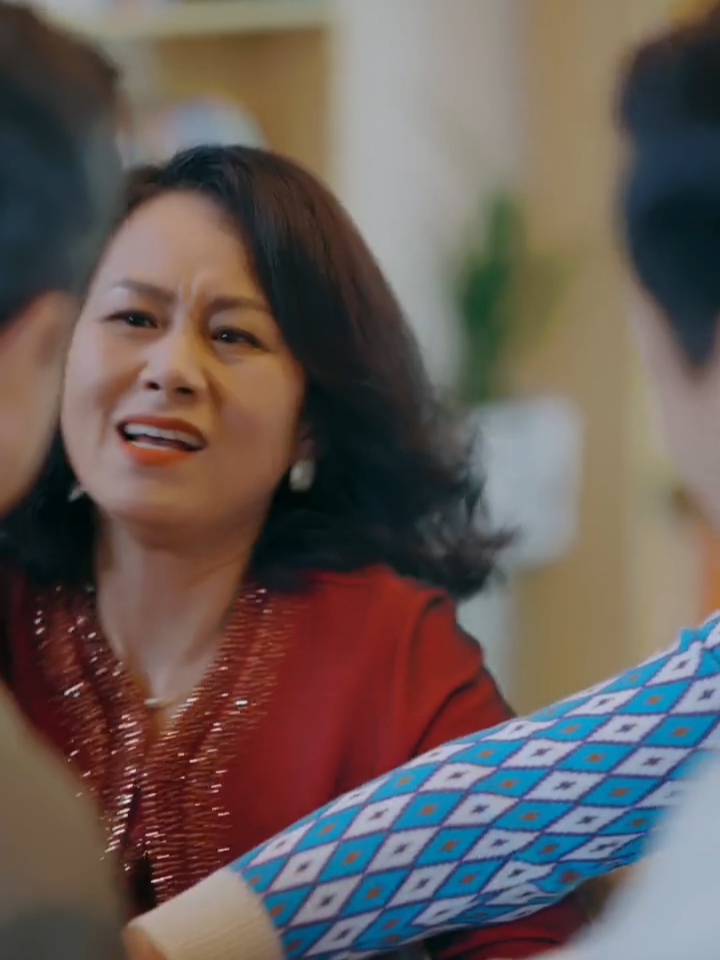 银婚纪念日我准备公开董事长身份，却发现妻子和白月光早已出轨