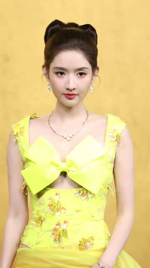 #王玉雯顶着两个妙脆角走红毯##王玉雯顶着妙脆角走红毯#哎呀我们家王姐怎么这么可爱呀，顶着两个小妙脆