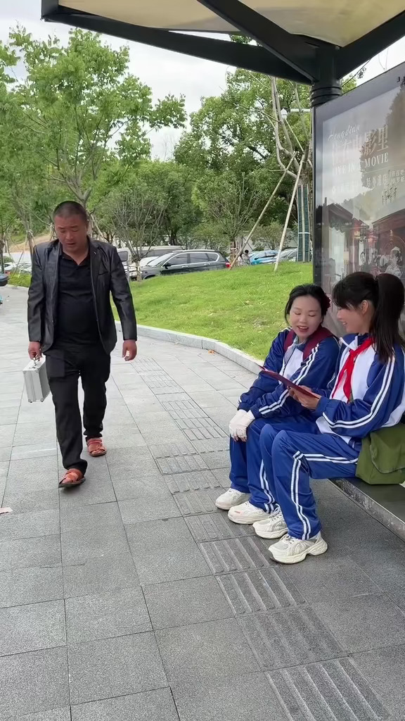 #弘扬社会正气 #做好人好事 #让爱传出去 #传递正能量让世界充满爱 #怀念过去怀念青春 #人间温暖
