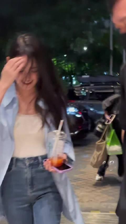 #蒋依依方辟谣结婚传闻# 早期的蒋依依也好美，以前也在传，没有回应的事情能不能不要乱说，美女独美