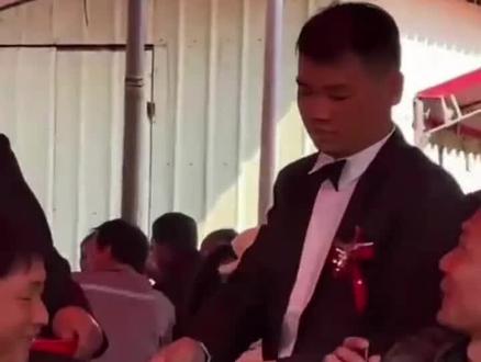 小伙子长得还行