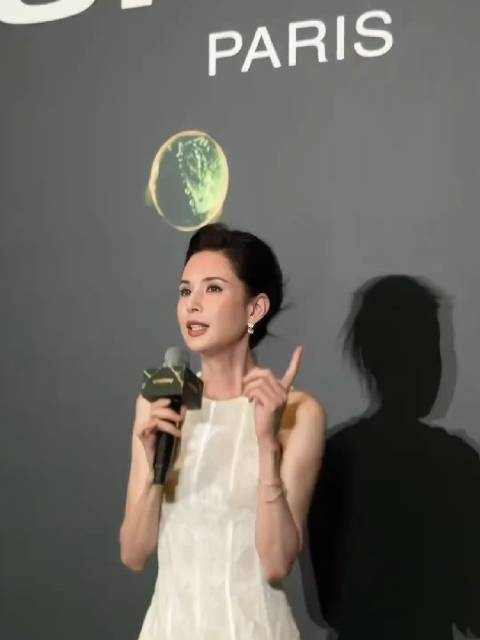 李若彤很骄傲自己60岁了，完全没有年龄焦虑啊