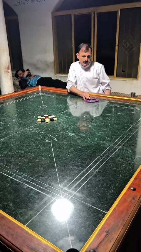 指尖弹射康乐棋，上手看着简单，想打好很难
