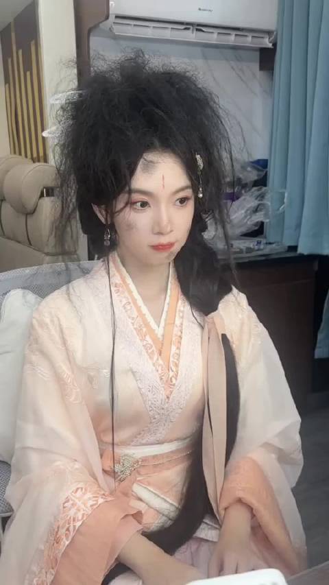 陈瑶灼华录爆炸造型，最后有成片哦[憧憬]#陈瑶[超话]#