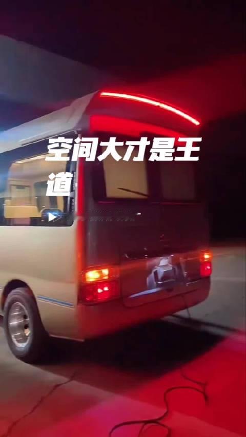 空间大才是王道#九龙考斯特定制#欧阳讲车#