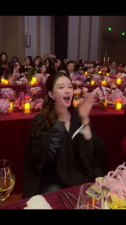 芭莎晚宴明星们看万妮达现场表演的反应#芭莎晚宴#  ​​​