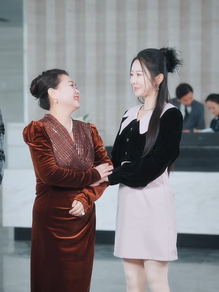 母亲去世妻子让我葬礼延期给干妈办寿，我独自送走母亲签了离婚