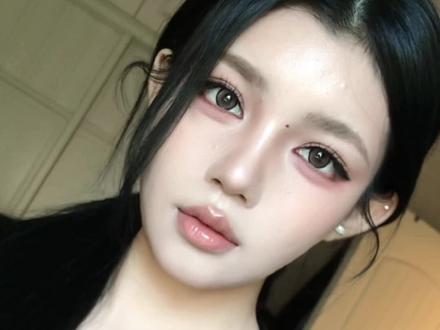 清透钓系上镜妆，柔雾氛围感自带撩人的灵气