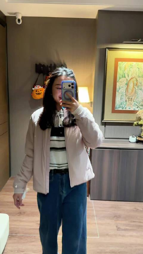 毛哥昨天凌晨才回，早上就换我去遛狗了，顺便拍了今天的OOTD
