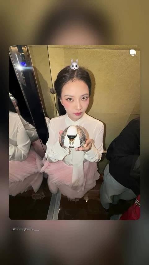 #kimjisoo[超话]#  [礼物]#金智秀迪奥全球品牌大使#  【视频】261001  智秀更