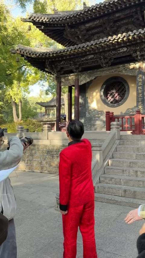 #六小龄童重逢山西晋祠西游记取景地# 这一波跟六小龄童学到了，岁月流转，对作品、对传统文化的热爱从未