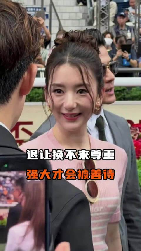 #方媛点赞内娱的瓜# 合照P图见人品！名媛精致完美，唯独留下方媛疲惫原图 #方媛 #名媛 ​