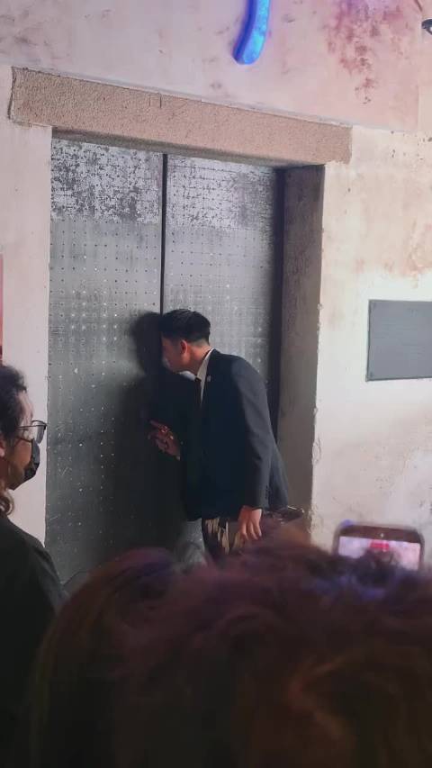 #乌镇戏剧节偶遇胡先煦# 乌镇戏剧节偶遇胡先煦，本人现实更帅
