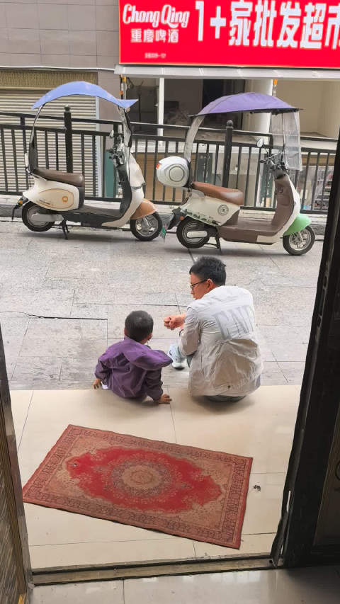 1.昨天上午原本有三个半小时的课，高一的学生还在军训中，家长可能没有注意到消息，所以没有提前告诉我们