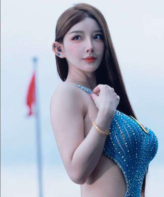 捕捉熙熙酱，一袭蓝裙星光满溢