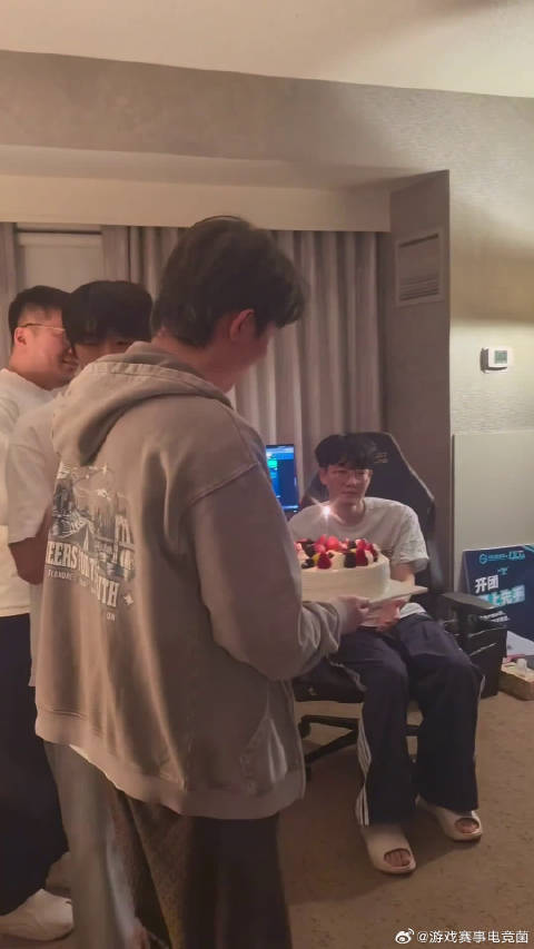 #Viper跨越时差的生日party#训练收尾，蛋糕登场