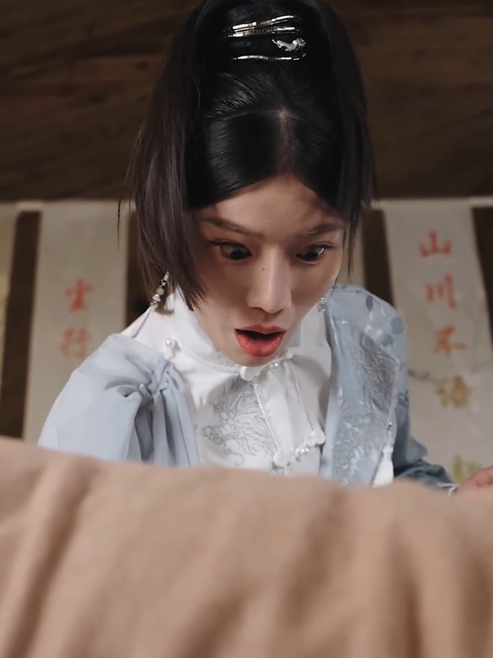 蜚声中外的医神隐于药馆做学徒，大师姐处处针对他