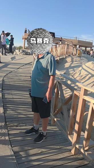 新疆五彩滩旅游，大爷插队还疯狂叫嚣：随便拍，我要上央视 #新疆 #阿勒泰 #五彩滩 #插队 #大爷