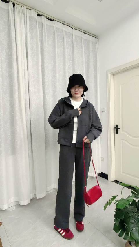 深灰色套装上身视频～#沉浸式入秋##ootd#   ​​​