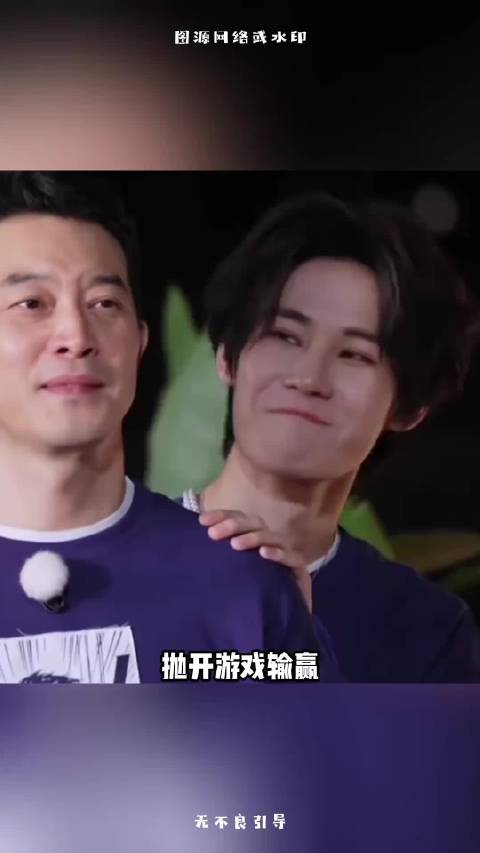 #张真源奔跑吧# 《奔跑吧》大湾区篇正式开录，张真源作为常驻嘉宾现身广州南沙，首期路透一出来直接刷屏