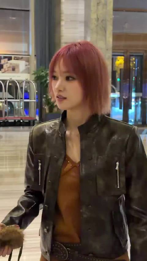 金灿灿能够说是浪姐受益最多的人有新综艺《我家那闺女》，还间接进组演时装剧了，这才是有用列入浪姐，综艺