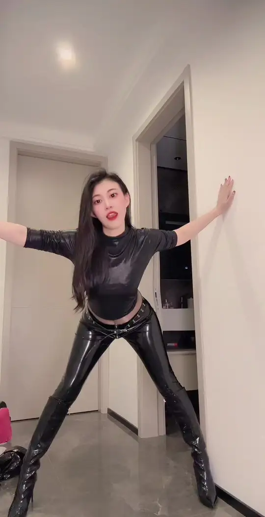 紧身皮装