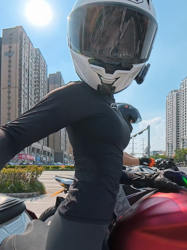 今天约了一个网友一起骑车