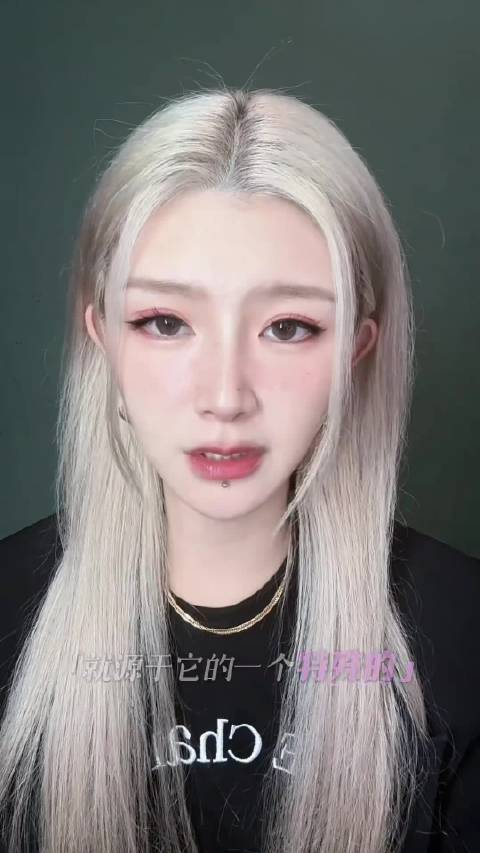 小天才手表碰一碰加好友看似好玩，背后却暗藏隐患！不仅有未成年人，好友圈里更不乏成年人潜伏，甚至充斥着