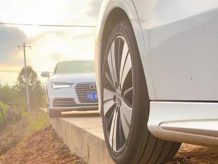 窄路会车 乡村窄路会车，这技术没得两年半怕是要滚下山涯哟