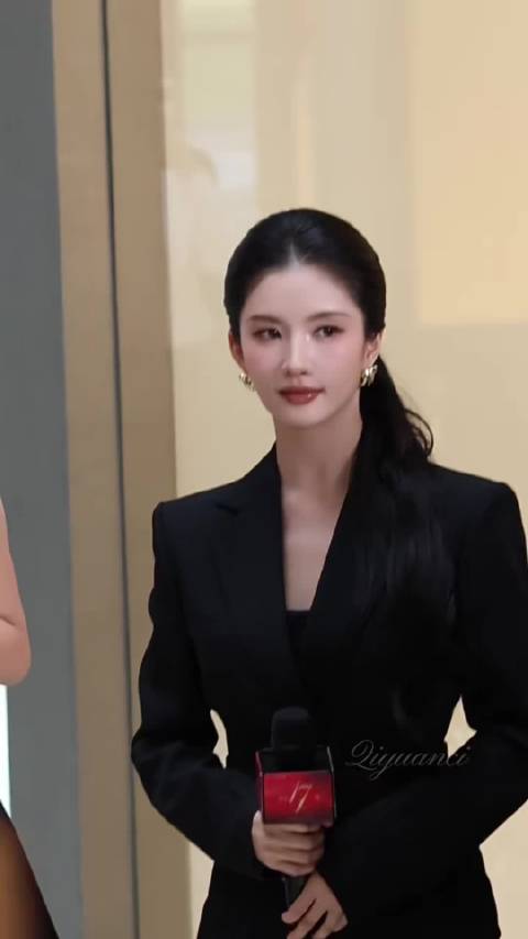 刘些宁今日品牌活动 美女就要大光明🤤 #时尚灵感解读##时尚头排客# #刘些宁[超话]#