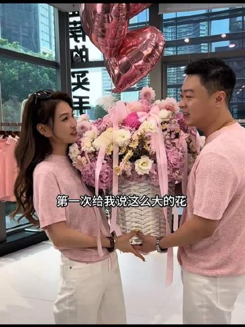花朵终将凋谢，而爱却永远鲜活如初 #邓吉喆# ​