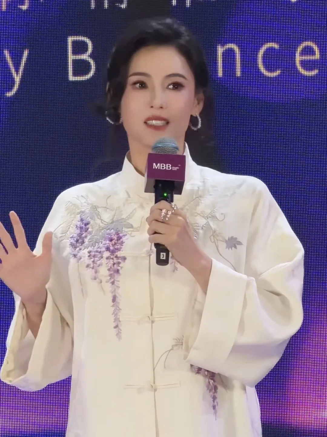 顶级骨相张柏芝，美到完全看不出年纪！
