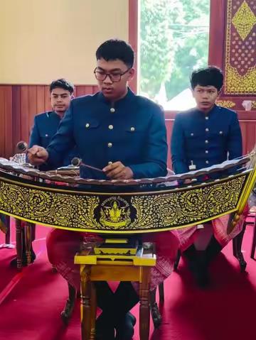 柬埔寨民族乐团演奏的柬埔寨民族音乐。（长视频8分多钟）