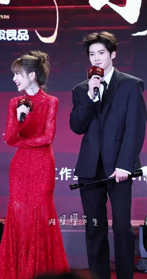 #田曦薇剧宣真穿的婚纱#红蕾丝婚纱造型明艳动人，田曦薇真的很懂魏娆