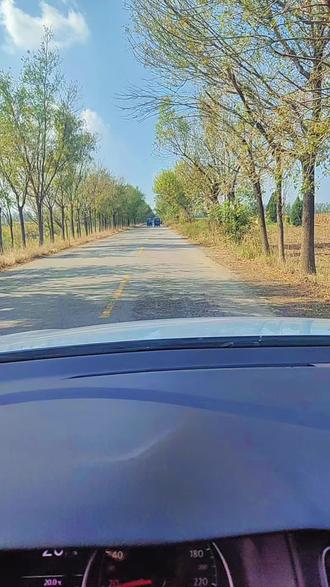 乡村公路风景如画