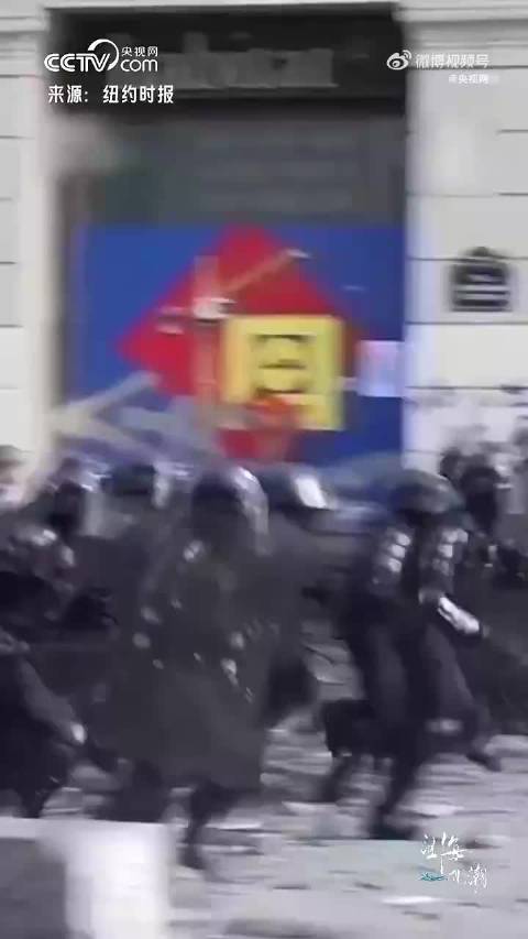 #法国人在愤怒什么##巴黎商铺被洗劫现场##法国将部署军队反恐力量应对下轮示威# 巴黎街头火光、破碎