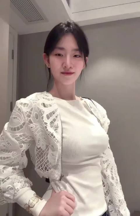小骨架身材，细枝结硕果，欲望性张力，丰满女人味