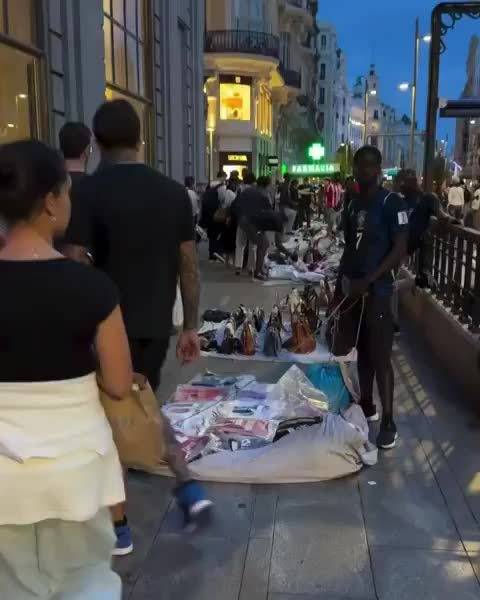 不知道为什么那么多人喜欢买奢侈品包包