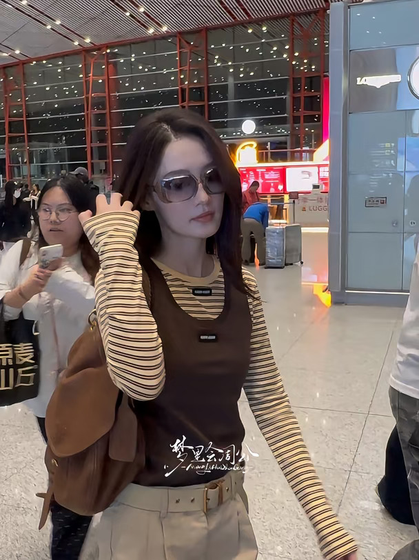 李沁姐姐出发闪耀巴黎啦