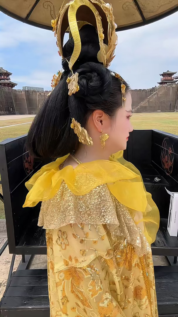 被两个妹妹坑的越走越远唉#张馨予妲己 #封神英雄榜 #胡仙儿