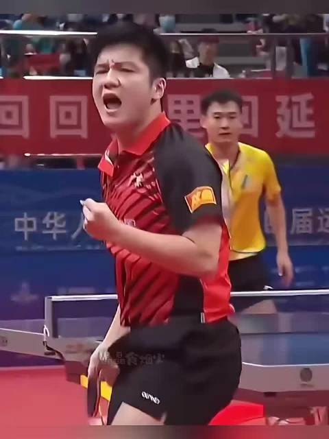 回溯2018匈牙利公开赛，樊振东曾临时担任刘丁硕场外指导，帮他小组出线。如今舆论纷争不断，刘丁硕直言