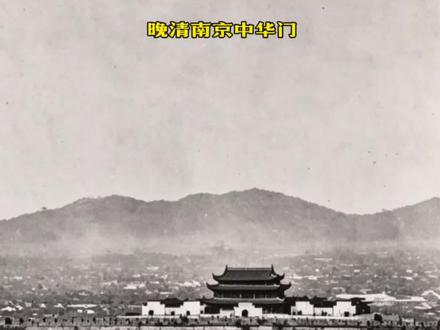 中华门，明朝都城的正南门（当时叫聚宝门），中国现存最大的城堡，当今世界上保存最完好、结构最复杂的古代