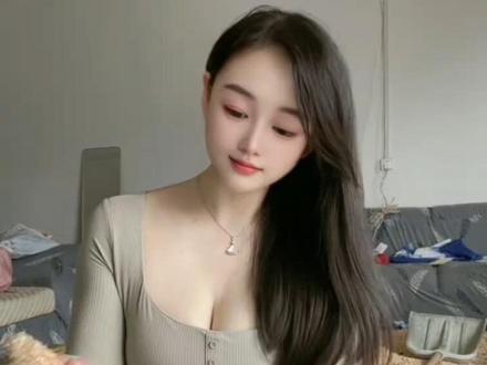 这个冬天我们见一面吧，你发位置，我去找你，我带故事͔，你带酒 ，我们不醉不归😂