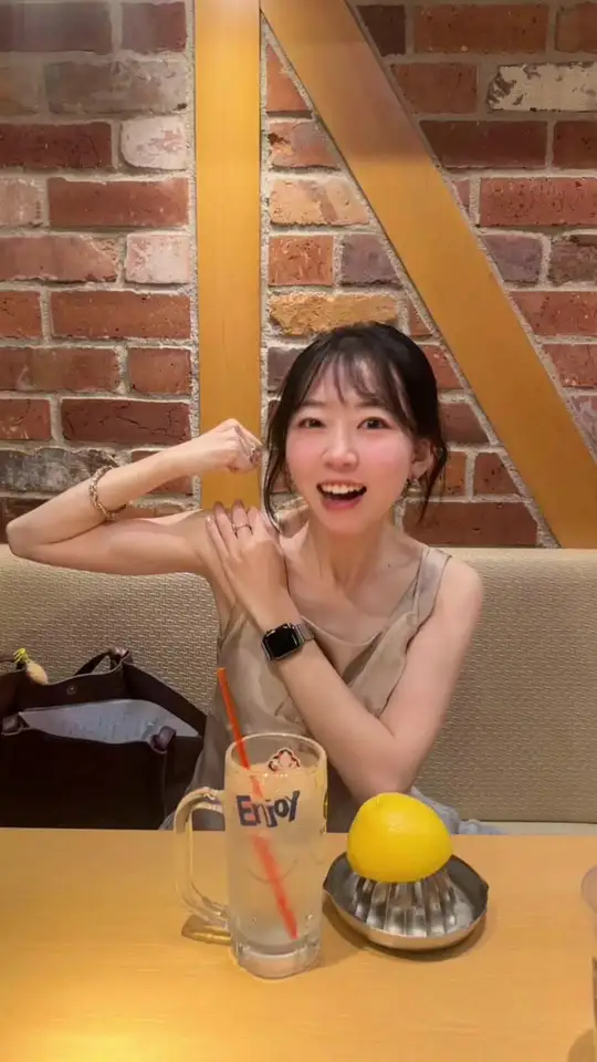 我们薄肌嘉豪是这样的🫰💕 致力于给每一个朋友展示我的薄肌💪