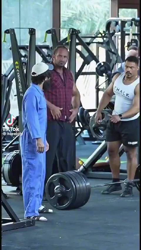 你们是真不知道，穿蓝衣服这个大哥到底有多猛