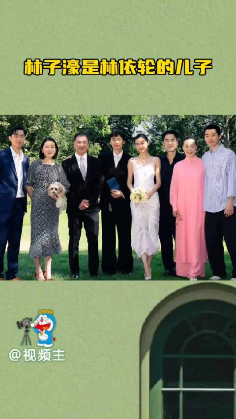 还记得《变形计》里温润少年林子濠， 是林依轮的长子，一晃这么多年过去了，胶片白纱定格幸福，少年至此成