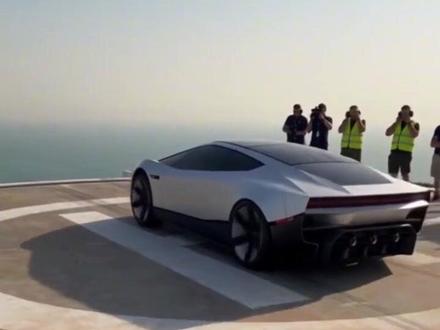 未来全新特斯拉roadster  从停机坪开向大海 ，再飞上空返回！