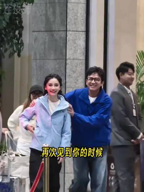 #邓超看baby的眼神#谁能读懂这一眼的分量